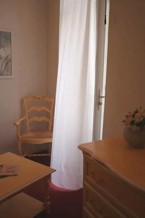 ***  Hotel Les Cigales Allauch Frankrike