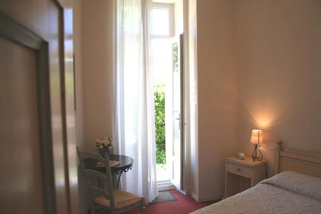 Hotel Les Cigales Allauch 3*,